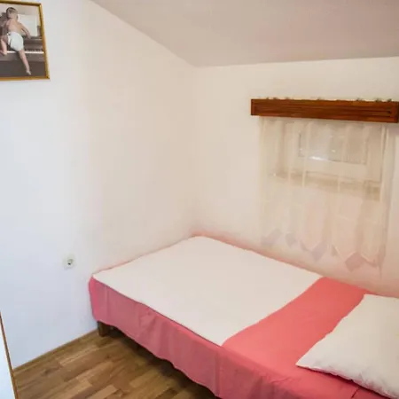 Appartamento Fuer 3 Personen Zdravko 1 By Interhome