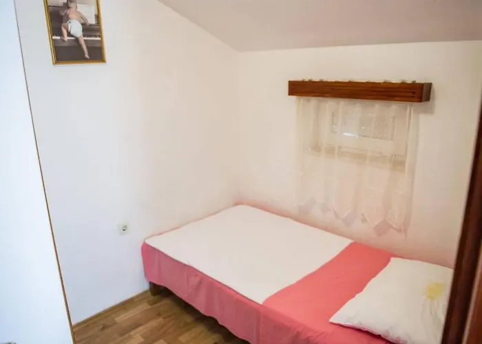 Appartamento Fuer 3 Personen Zdravko 1 By Interhome